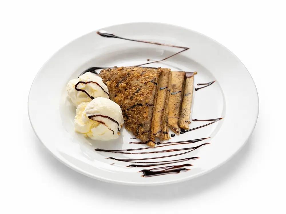 marlenka with ice cream